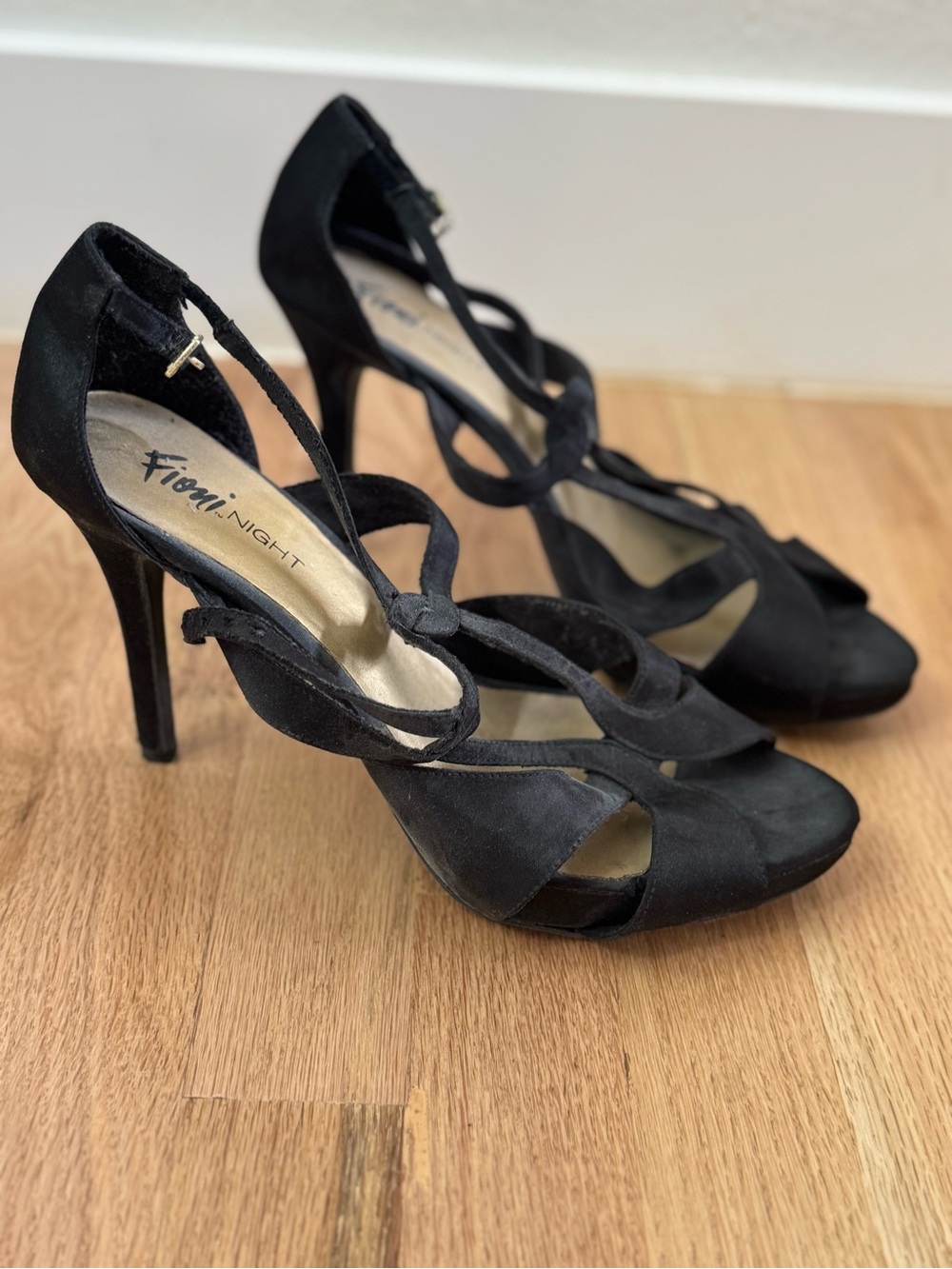 FIONI Clothing Black Suede Knotted T-Strap High Heel Sandals